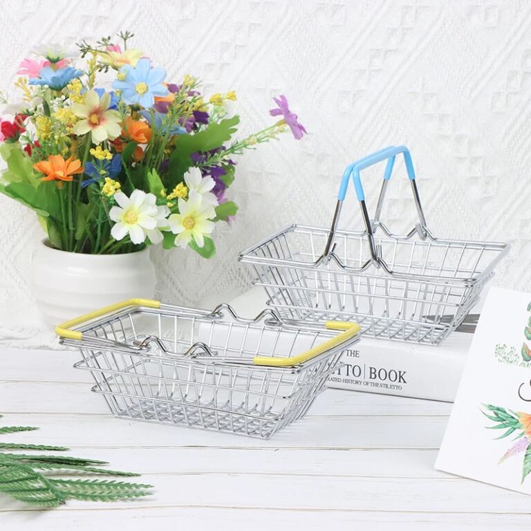 Mini shopping basket Becca Props